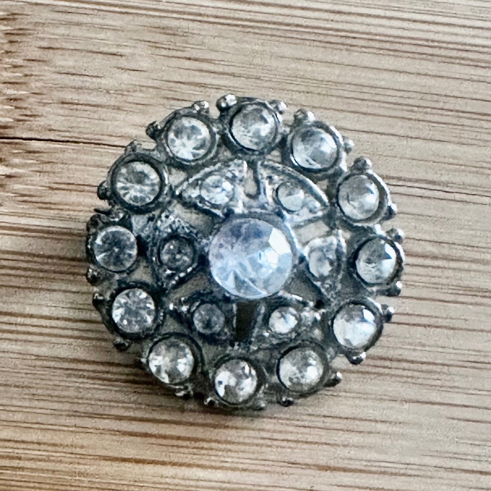 Vintage Silver Tone Rhinestone Sunburst Round Brooch Pin Clear Crystal Floral - Picture 3 of 7